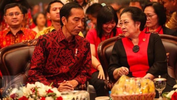 politikus_pdip_adian_napitupulu_ungkap_perseteruan_megawati_dan_jokowi