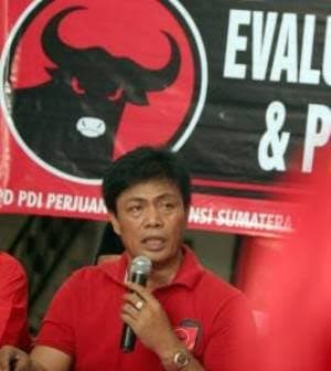 politisi_senior_pdi_p_sumut_rapidin_simbolon_lebih_baik_mundur