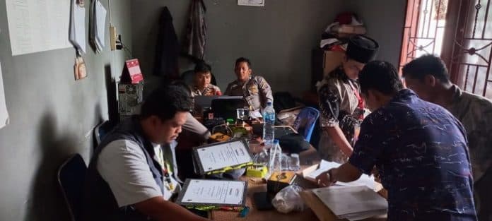 polres_labusel_amankan_rekapitulasi_suara_di_kantor_camat_kotapinang