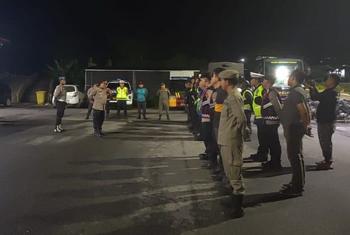 polres_labusel_ciptakan_suasana_aman_dan_kondusif_di_libur_akhir_tahun