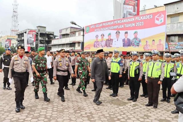 polres_padang_sidempuan_apel_gelar_pasukan_pengamanan_pilkades_serentak_di_42_desa