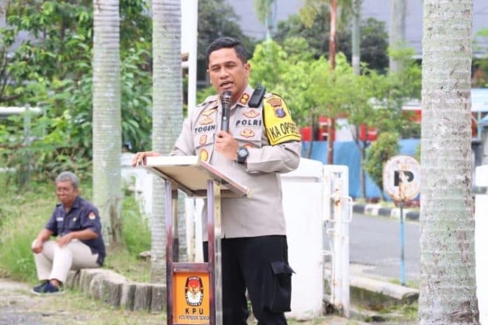polres_pematangsiantar_kawal_ketat_distribusi_logistik_pilkada_2024