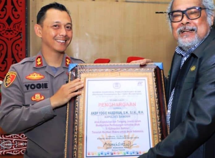 polres_samosir_terima_penghargaan_dari_komnas_perlindungan_anak