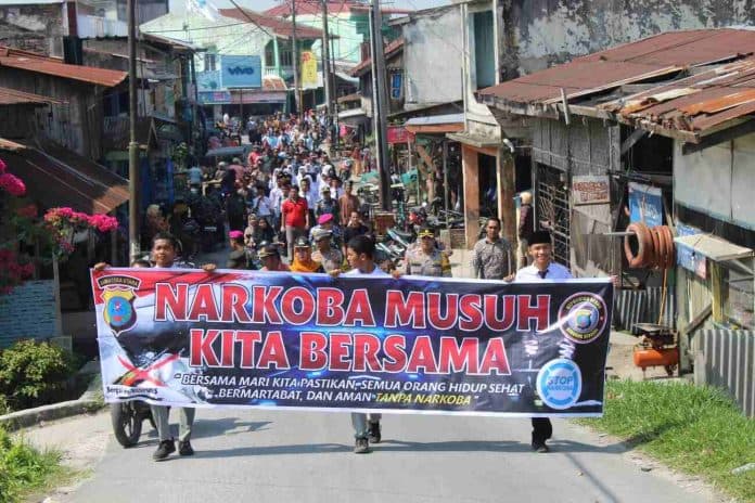 polres_sergai_deklarasikan_perang_melawan_narkoba_dengan_pawai_keliling