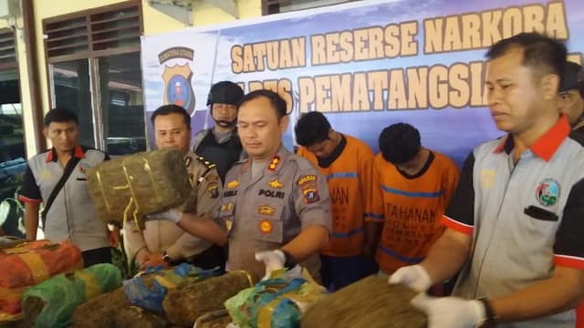 polres_siantar_gagalkan_peredaran_57_kg_ganja_satu_pelaku_ditembak_gudang_penyimpanan_di_karang_bangun