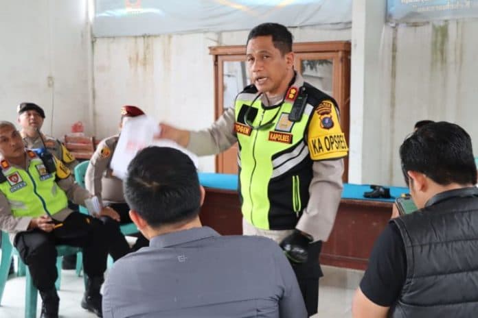 polres_siantar_pastikan_pergeseran_kotak_suara_ke_ppk_berjalan_aman
