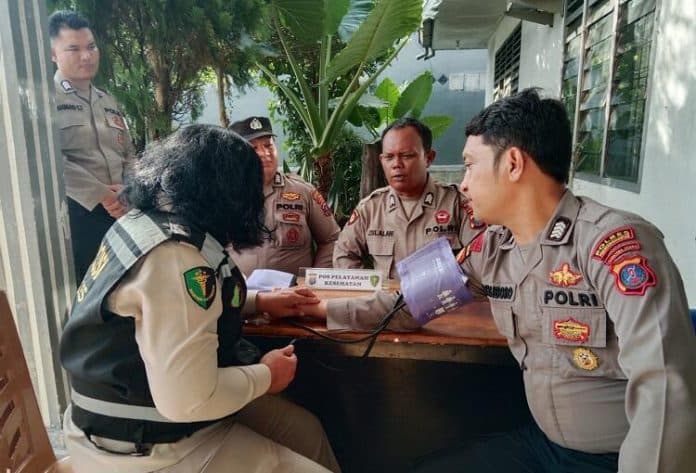 polres_siantar_patroli_pelayanan_kesehatan_ke_personel_pengamanan