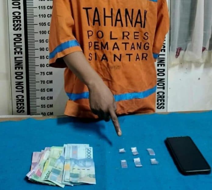 polres_siantar_tangkap_2_pelaku_narkotika_ganja_dan_sabu_diamankan
