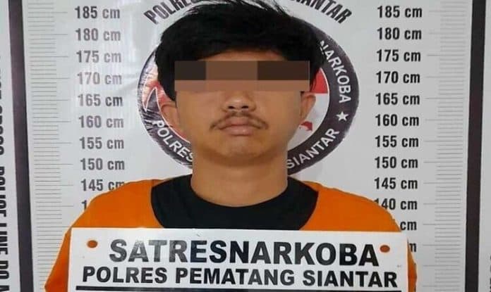 polres_siantar_tangkap_pengedar_ganja_dari_jalan_bola_kaki