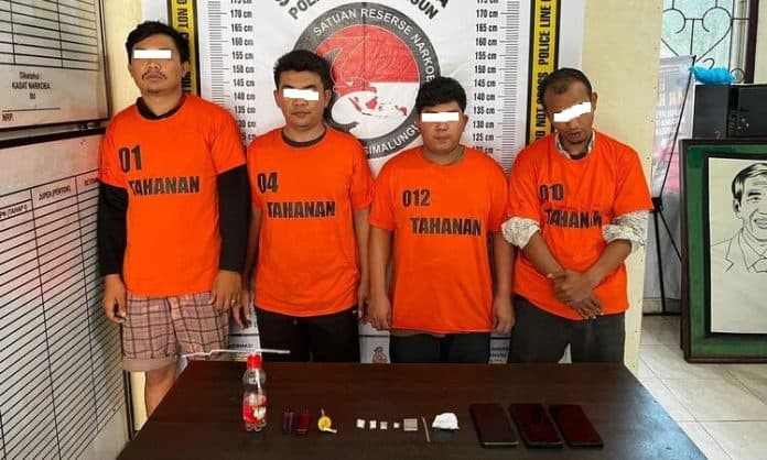 polres_simalungun_tangkap_pengedar_sabu_di_nagahuta_dan_4_pemuda_dari_parapat