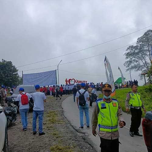 polres_tanah_karo_forkopimda_dan_bumnd_gelar_gerak_jalan_bersama