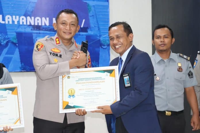polres_tanjung_balai_borong_dua_penghargaan_kppn_awards
