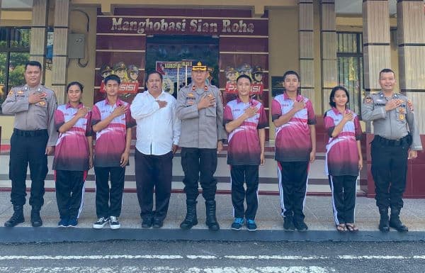 polres_tapteng_lepas_kontingen_atlet_karate_menuju_kapolri_cup_2024