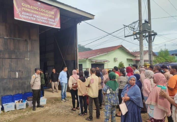polres_tapteng_perketat_pengamanan_proses_sortir_dan_pelipatan_surat_suara