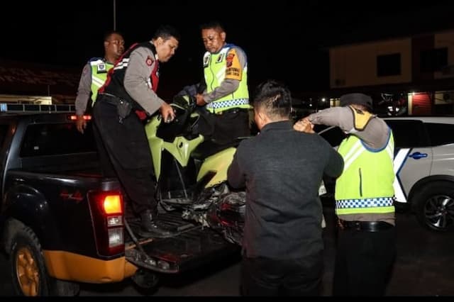 polres_tebing_tinggi_angkut_sejumlah_sepeda_motor_yang_langgar_aturan