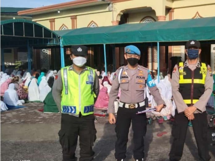 polres_tebing_tinggi_gelar_patroli_pengamanan_sholat_id