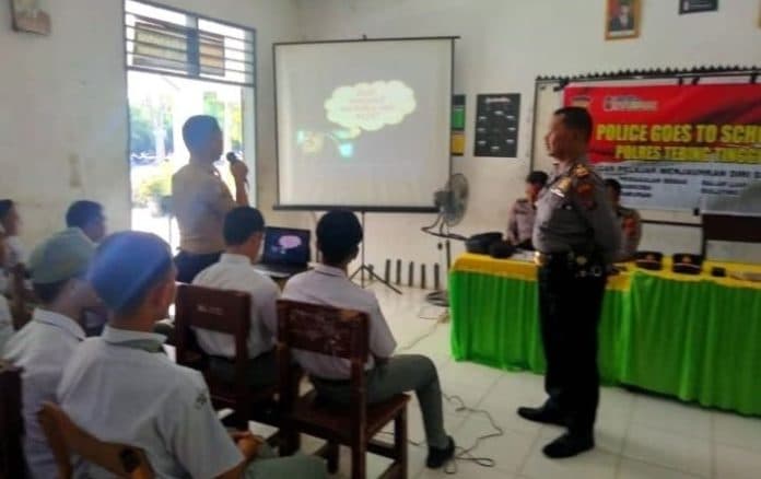 polres_tebing_tinggi_ingatkan_siswa_sman_1_jauhi_narkoba
