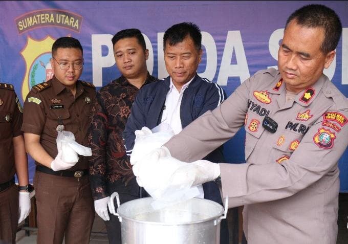polres_tebing_tinggi_musnahkan_2834_gram_sabu_yang_diungkap_juni