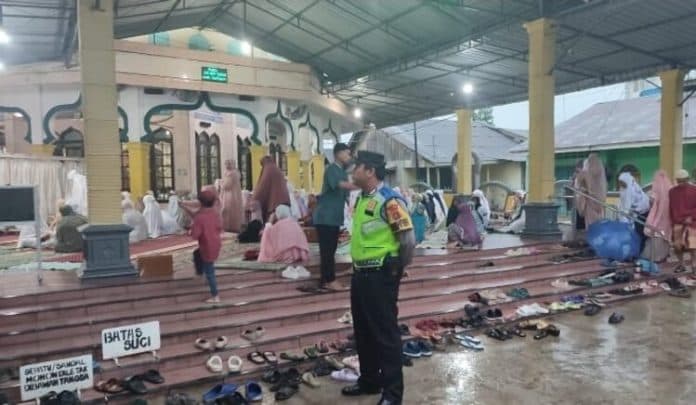polres_tebing_tinggi_pengamanan_salat_idul_fitri_di_6_lokasi