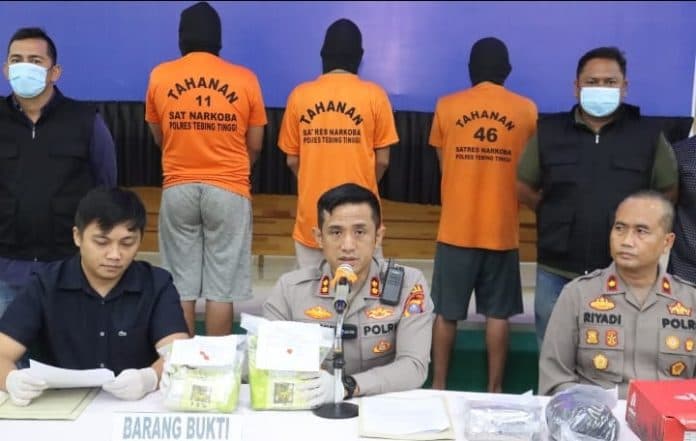 polres_tebing_tinggi_sita_3_kg_sabu_dan_amankan_tiga_pelaku