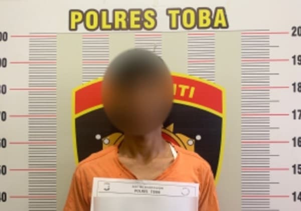 polres_toba_tangkap_residivis_bandar_narkoba_saat_transaksi_di_gubuk