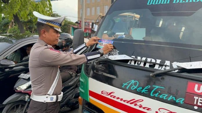 polresta_deli_serdang_kampanyekan_ops_patuh_toba_melalui_radio_spanduk_dan_stiker
