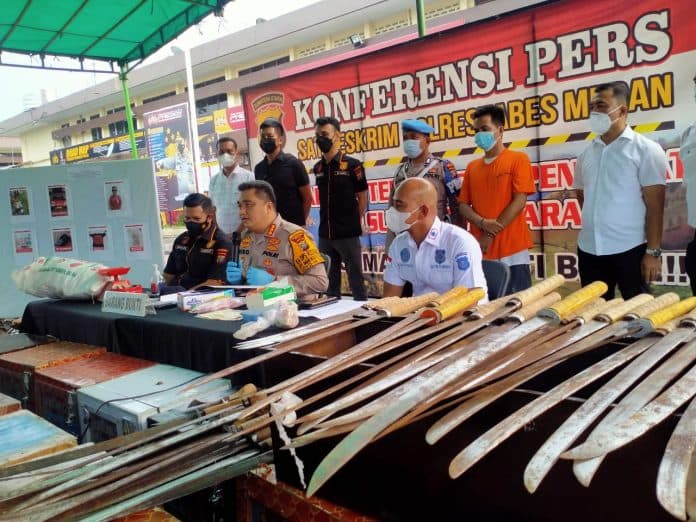 polrestabes_medan_buru_pemilik_lokalisasi_judi_dan_narkoba_di_tanjung_pama_deli_serdang