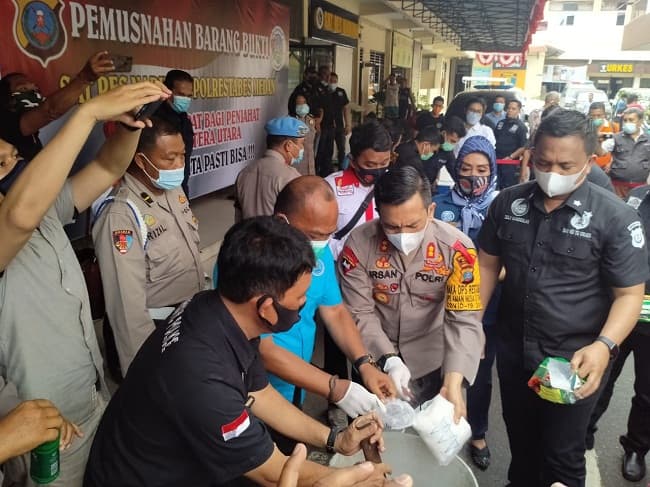polrestabes_medan_musnahkan_30_kg_sabu_yang_dipasok_jaringan_internasional