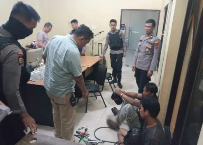 polrestabes_medan_tangkap_2_pencuri_tiang_besi_pln
