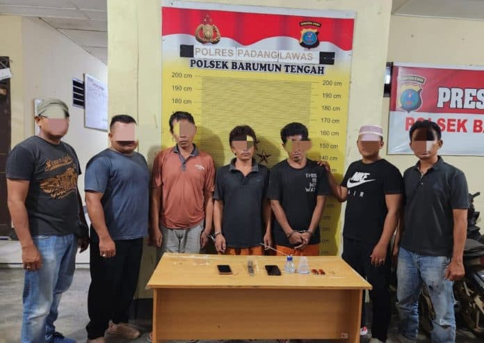 polsek_barumun_tengah_amankan_7_orang_satu_diantaranya_oknum_polisi