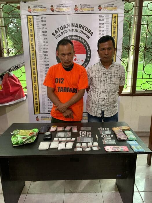 polsek_perdagangan_gerebek_5_warga_di_gubuk_sita_29359_gram_sabu