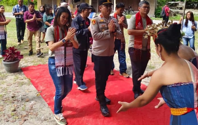 polsek_simanindo_dukung_gebyar_marsitutu_part_iii_smkn1_samosir