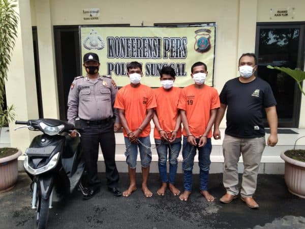 polsek_sunggal_bekuk_dua_pelaku_curanmor_dan_satu_penadah