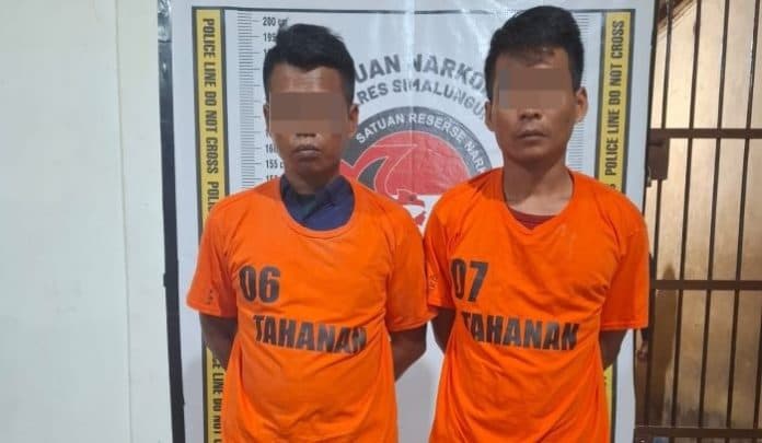 polsek_tanah_jawa_tangkap_dua_pria_terlibat_narkoba_di_bah_joga