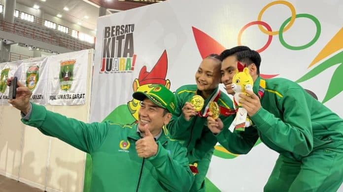 pon_xxi_kontingen_jatim_sabet_medali_emas_cabor_senam_aerobik_mix_pair