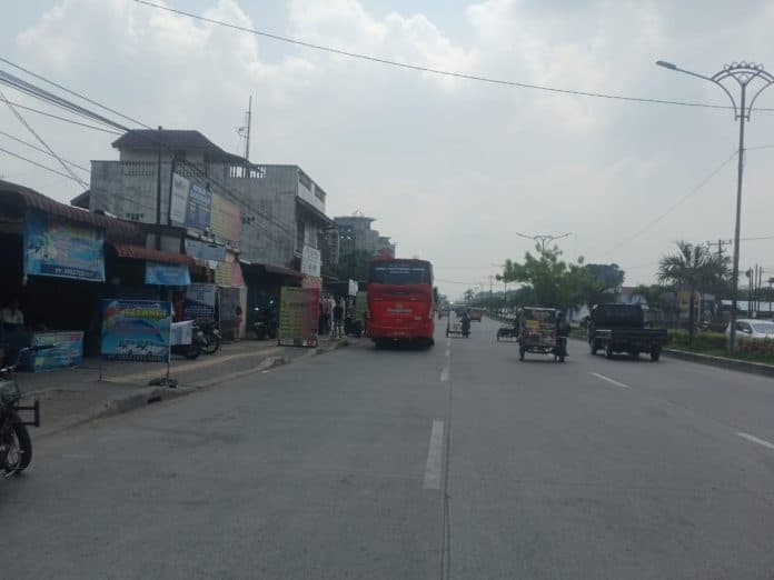 pool_bus_tak_berizin_di_jalan_sm_raja_medan_tak_kunjung_ditindak