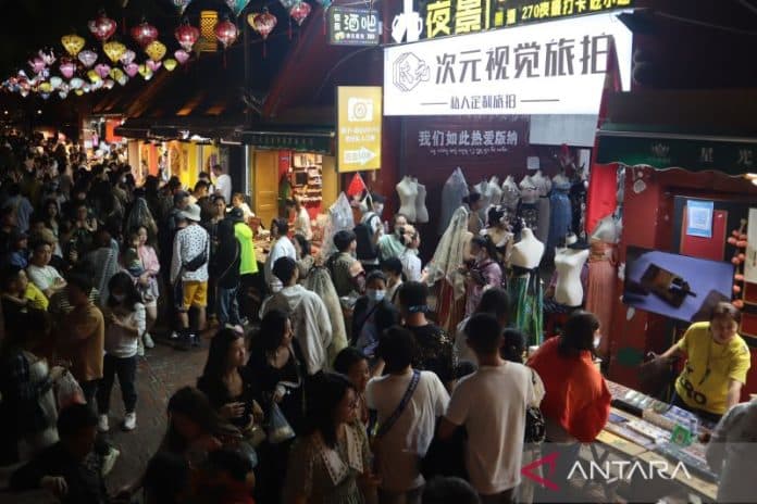 populasi_menyusut_china_cari_cara_untuk_tingkatkan_angka_kelahiran