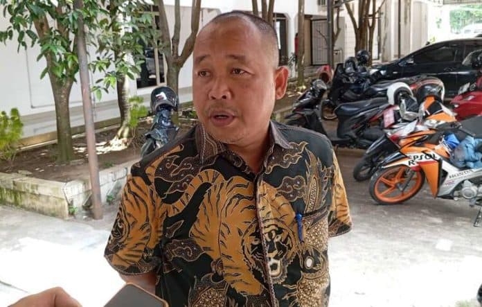 poster_yan_santoso_disisipi_logo_pdip_berseliweran_timbul_rekomendasi_belum_turun