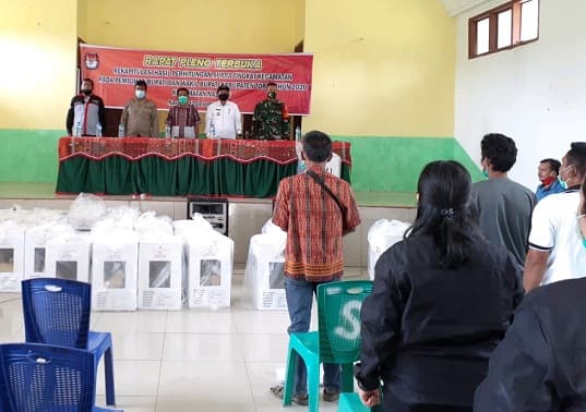 ppk_balige_dan_nassau_gelar_pleno_terbuka_rekapitulasi_perolehan_suara_pilkada_toba