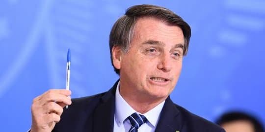 presiden_brasil_jair_bolsonaro_tegaskan_vaksin_covid_19_ubah_manusia_jadi_buaya