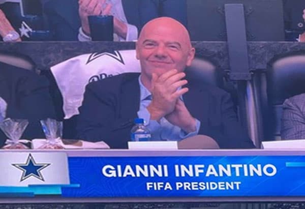 presiden_fifa_umumkan_arab_saudi_jadi_tuan_rumah_piala_dunia_2034