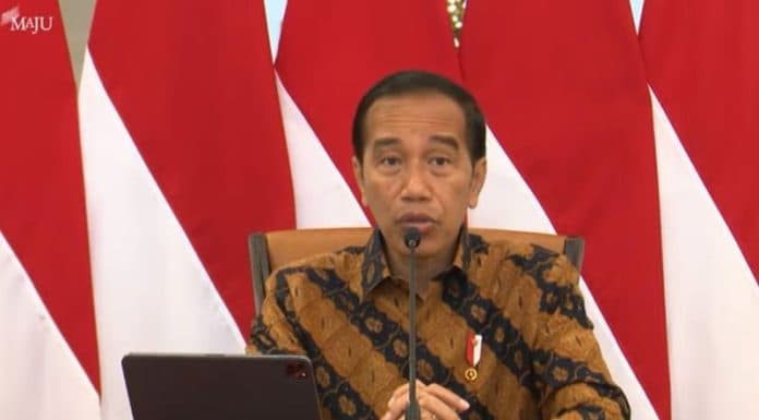 presiden_jokowi_indonesia_stop_ekspor_bijih_bauksit_mulai_juni_2023