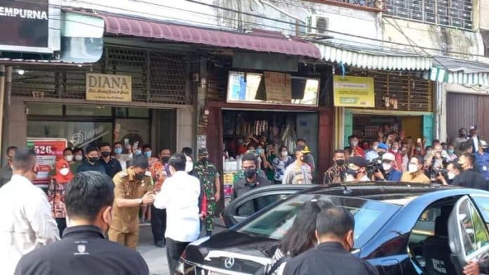 presiden_jokowi_kunjungi_pasar_petisah_dan_pusat_pasar_di_medan