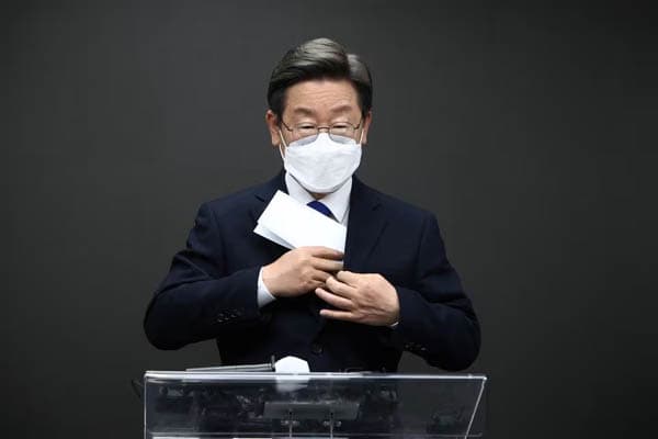 presiden_korsel_kutuk_serangan_terhadap_lee_jae_myung