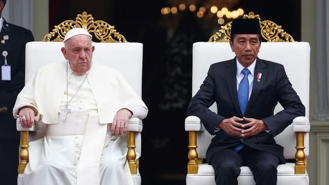 presiden_sambut_paus_fransiskus_dengan_upacara_kenegaraan