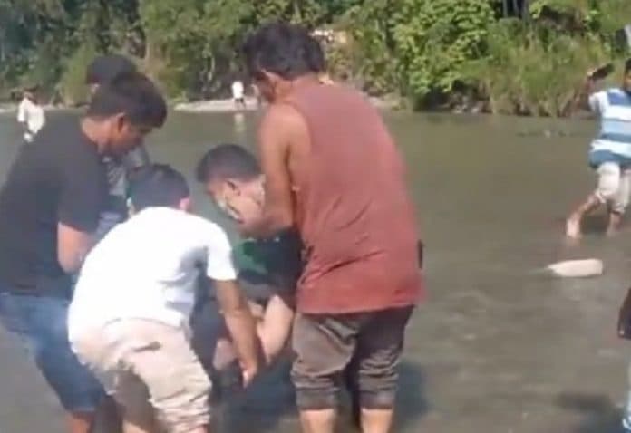 pria_bercelana_pendek_tewas_terapung_di_sungai_buaya