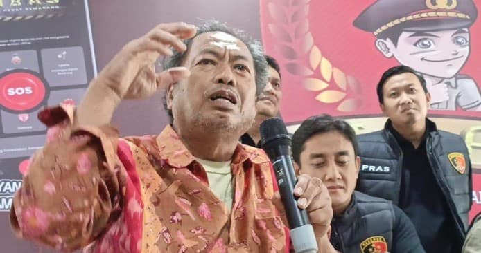 pria_berusia_63_tahun_di_semarang_kepergok_makan_kucing