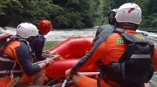pria_pemanen_sawit_di_asahan_terjatuh_dan_hilang_di_sungai_asahan