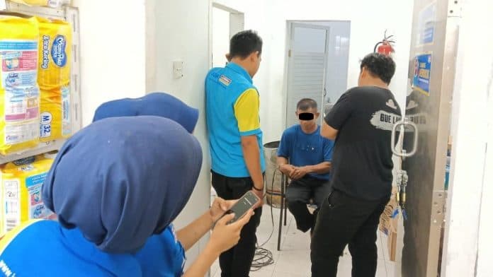 pria_tua_tertangkap_mencuri_di_indomaret_siantar_kerugian_capai_jutaan_rupiah