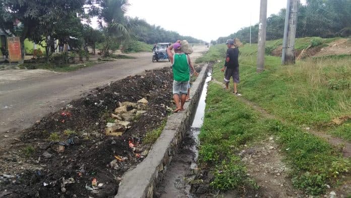 prihatin_jalan_terancam_longsor_pengusaha_jasa_bumi_bangun_tembok_penahan